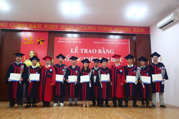 trao bang