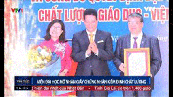 dai-hoc-mo-ha-noi-nhan-co-thi-dua-cua-chinh-phu