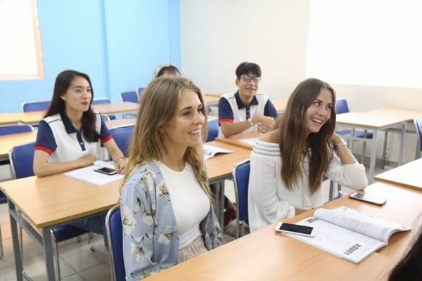 Học ngôn ngữ Anh ra làm gì? Mức lương bao nhiêu?
