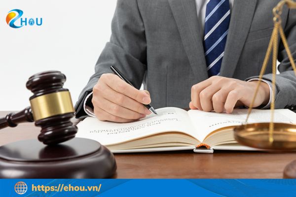 Đại Học Từ Xa Ngành Luật: Học Online, Bằng Uy Tín