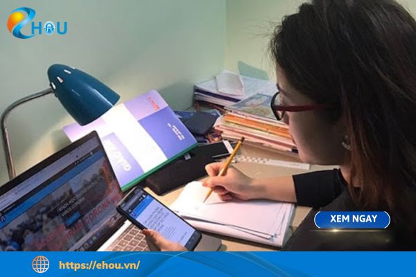 Hà Nội ứng phó thời tiết xấu, loạt trường đại học hoãn thi, chuyển sang học online khẩn cấp