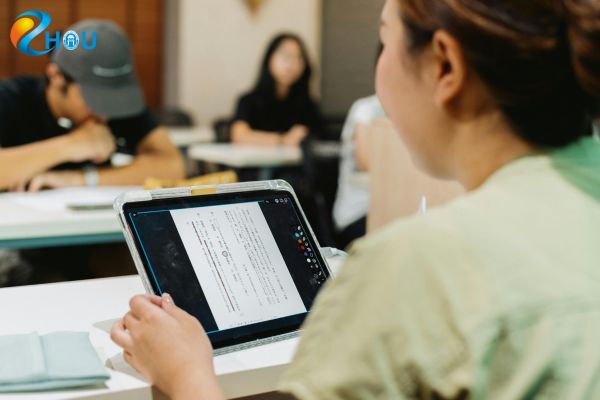 loi-ich-va-han-che-khi-tim-viec-voi-bang-dai-hoc-tu-xa